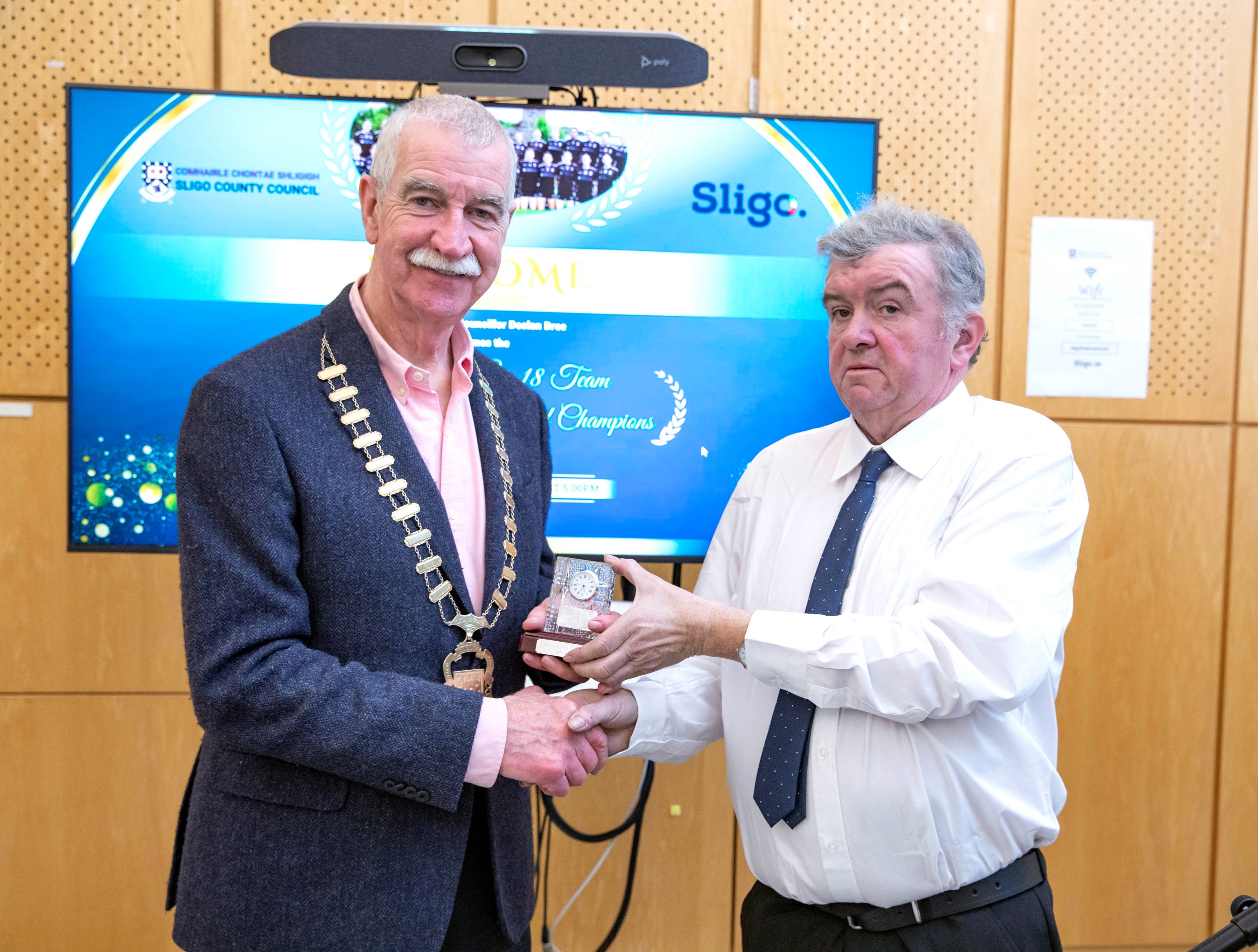 Civic Reception - Sligo Ladies - Martin Seers presentation to Cathaoirleach 